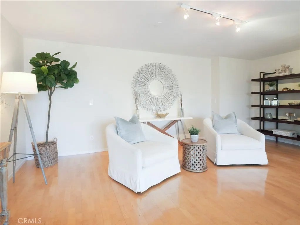6526 Ocean Crest A215