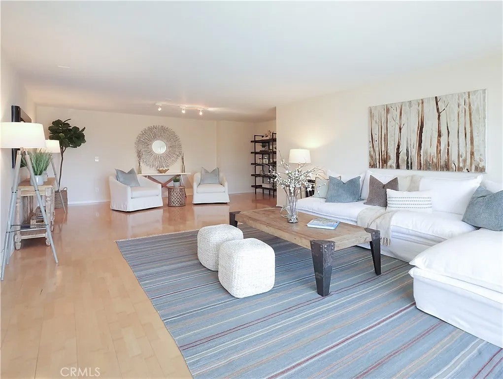 6526 Ocean Crest A215
