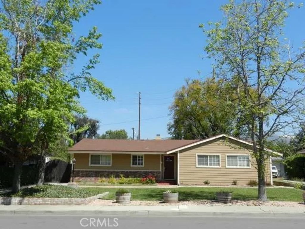 Photo of 777 W 12th Street, Claremont, CA 91711 (MLS # CV25267468)