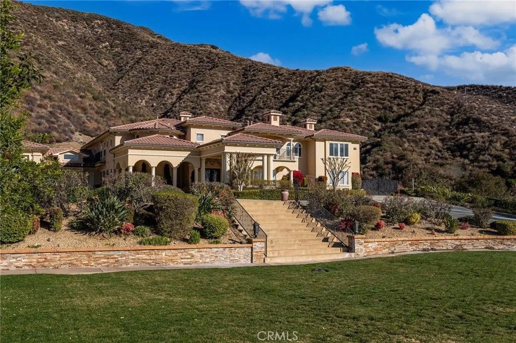 Photo of 475 W 26th Street, Upland, CA 91784 (MLS # CV26000683)