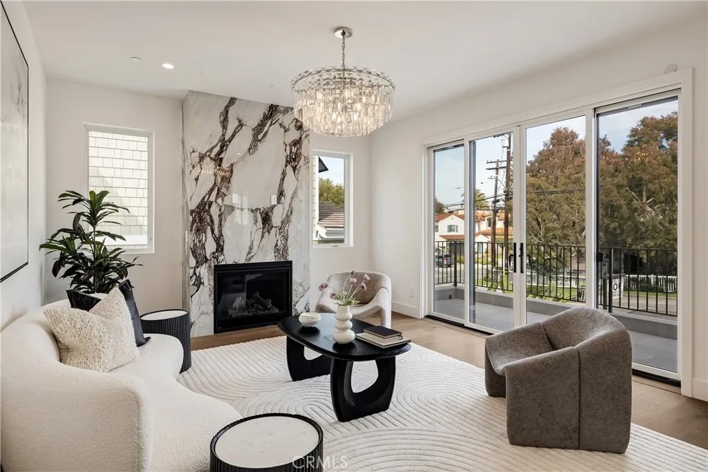 711 N Dianthus Street