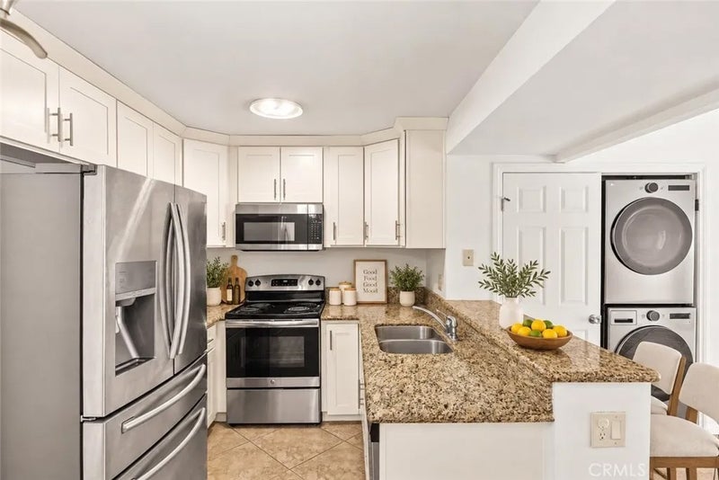1400 W Edgehill Road 80