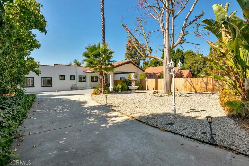 Photo of 5719 Beckford, Tarzana, CA 91356 (MLS # SR25269534)