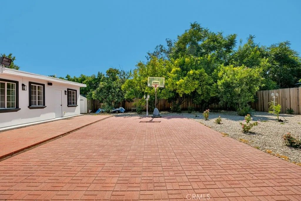 Photo of 5719 Beckford, Tarzana, CA 91356 (MLS # SR25269534)