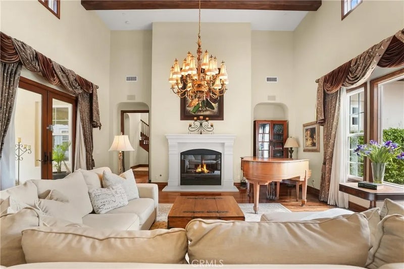 27532 Calle De La Rosa