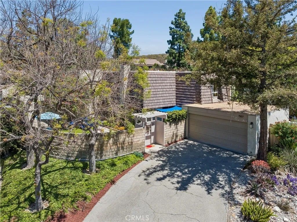 Photo of 1507 Redwood Circle, Thousand Oaks, CA 91360 (MLS # SR26099395)