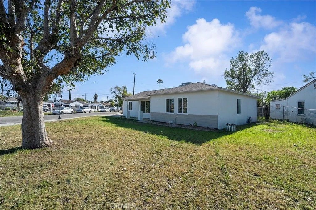 Photo of 8326 Greenpoint Ave, Riverside, CA 92503 (MLS # DW26025923)