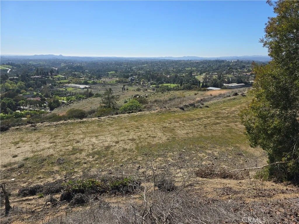 Photo of 1387 Las Vistas Rd, Fallbrook, CA 92028 (MLS # SW24246315)