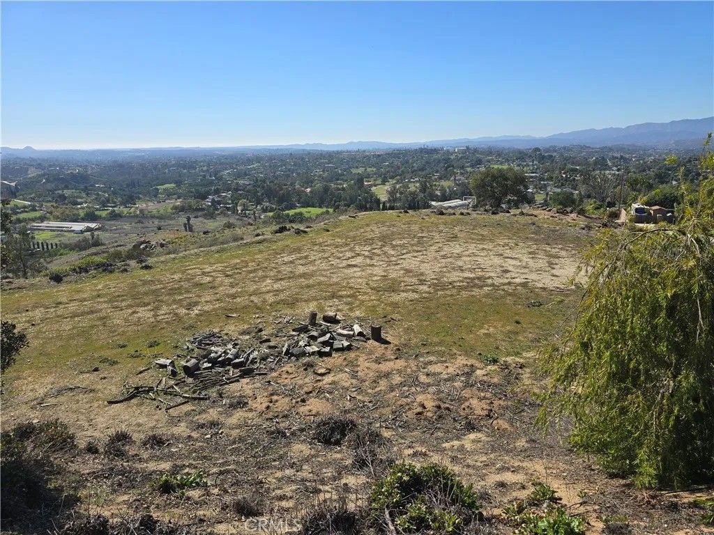 Photo of 1387 Las Vistas Rd, Fallbrook, CA 92028 (MLS # SW24246315)