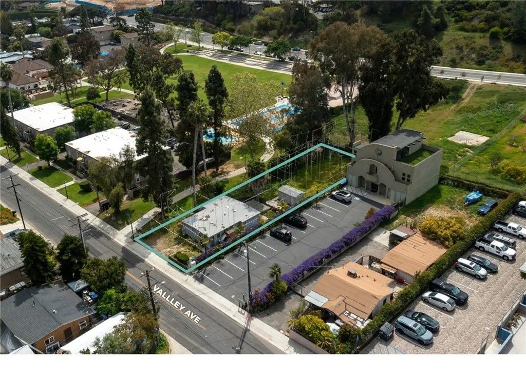 Photo of 701 Valley, Solana Beach, CA 92075 (MLS # TR25107109)