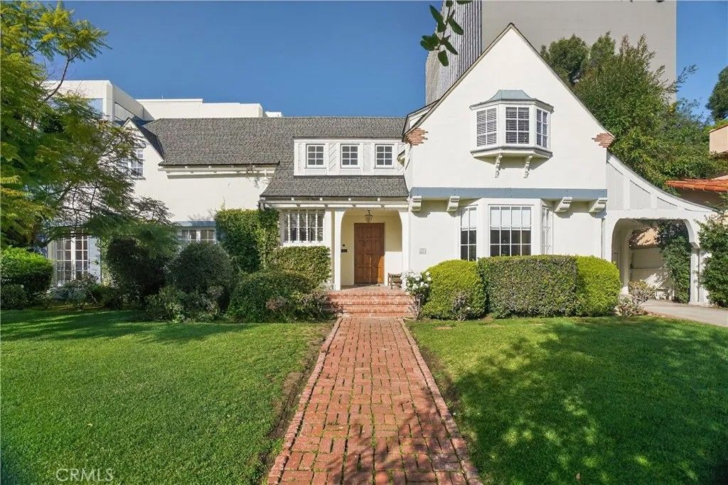 Photo of 6211 Warner Drive, Los Angeles, CA 90048 (MLS # SR26026074)