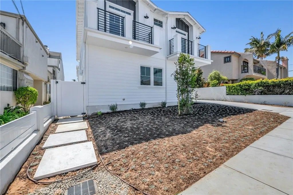 Photo of 2304 Harriman Lane #A, Redondo Beach, CA 90278 (MLS # PV26036031)