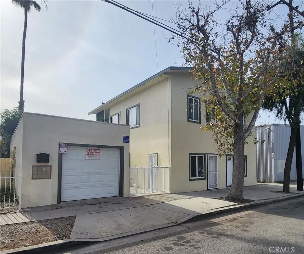 Photo of 1000 E Burnett St, Signal Hill, CA 90755 (MLS # SB26020853)
