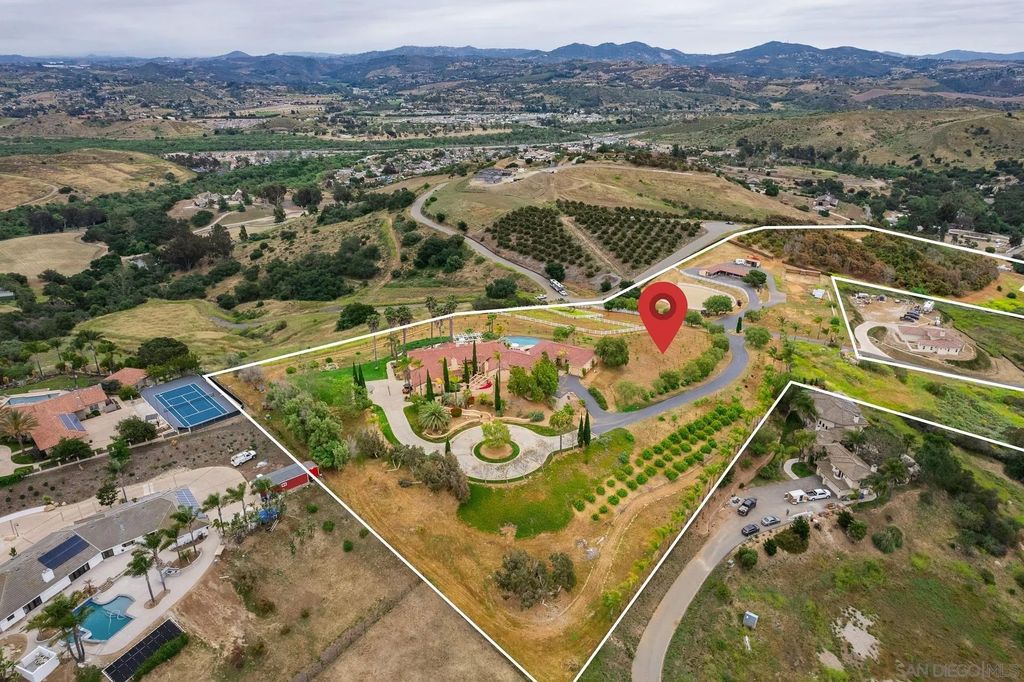 Photo of 5320 Olive Hill Trl, Bonsall, CA 92003 (MLS # 260005384)