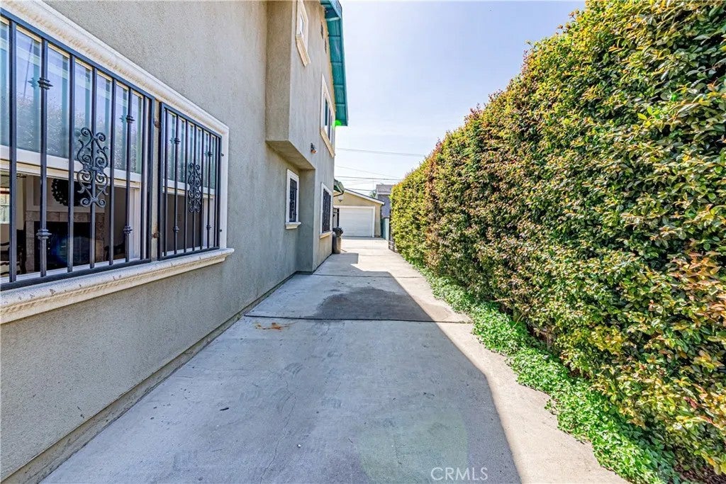 1812 W 48th