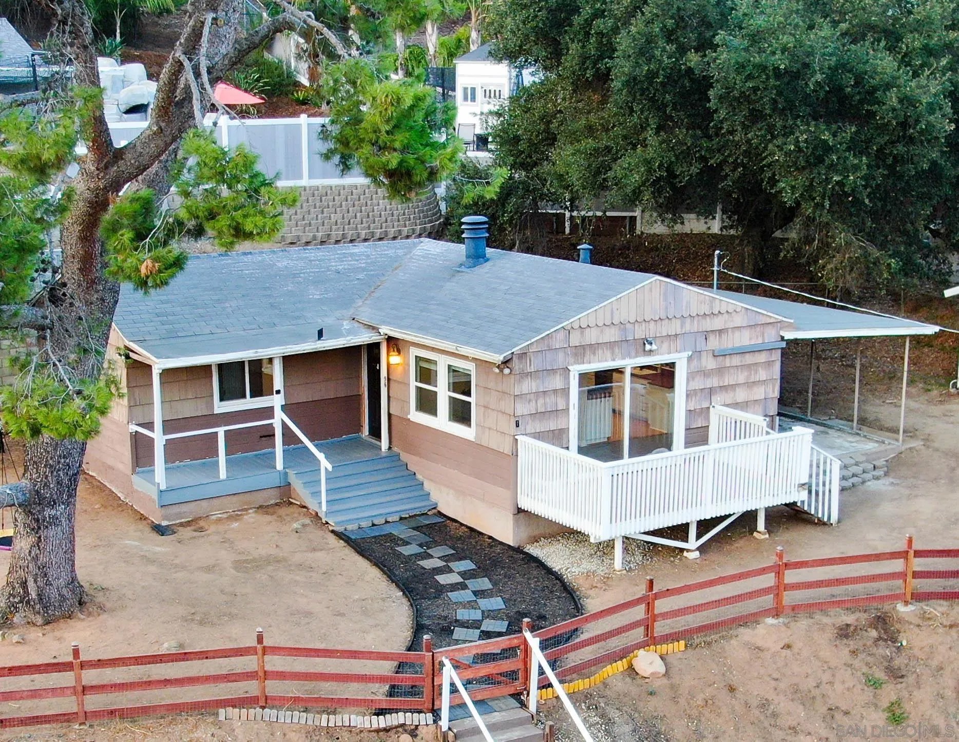 965 Harbison Canyon Rd