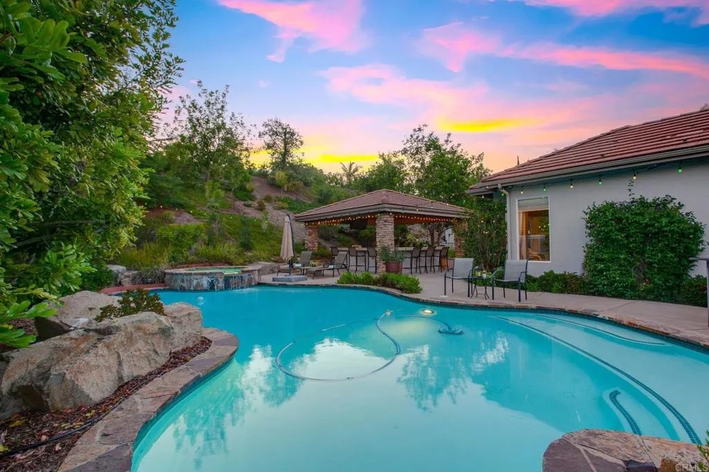 2209 Eucalyptus Ave
