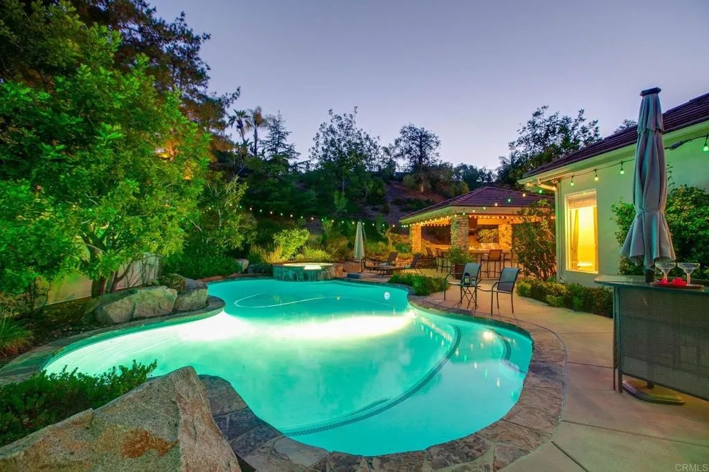 2209 Eucalyptus Ave
