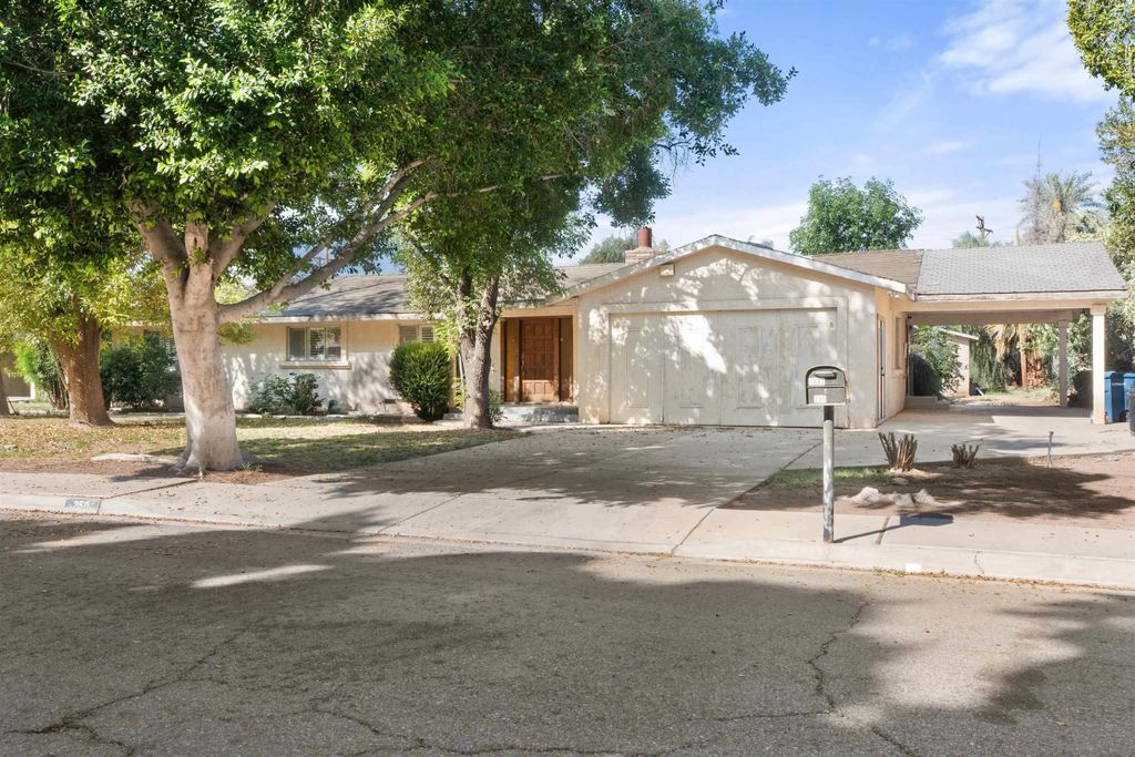 Photo of 250 S S Santa Rosa Ave, El Centro, CA 92243 (MLS # 260007734)
