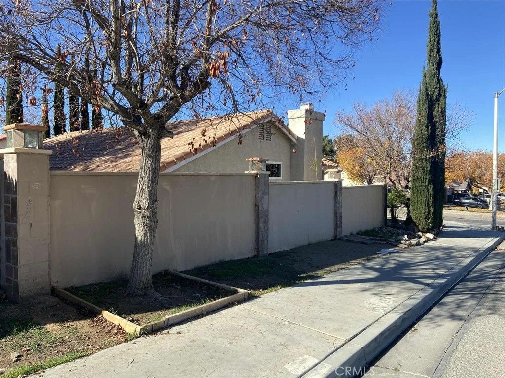 Photo of 3256 Shale Road, Palmdale, CA 93550 (MLS # SR25276431)