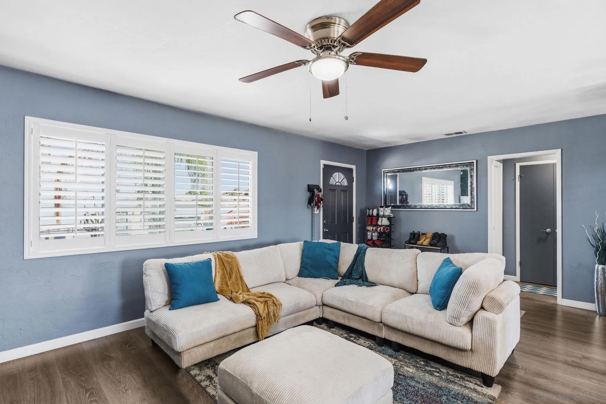 5567 Las Alturas Ter