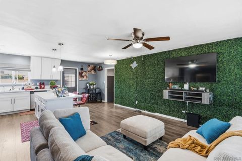 5567 Las Alturas Ter San Diego CA 92114