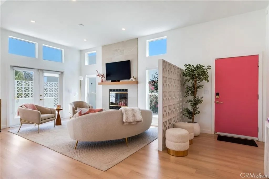 2723 N Junipero