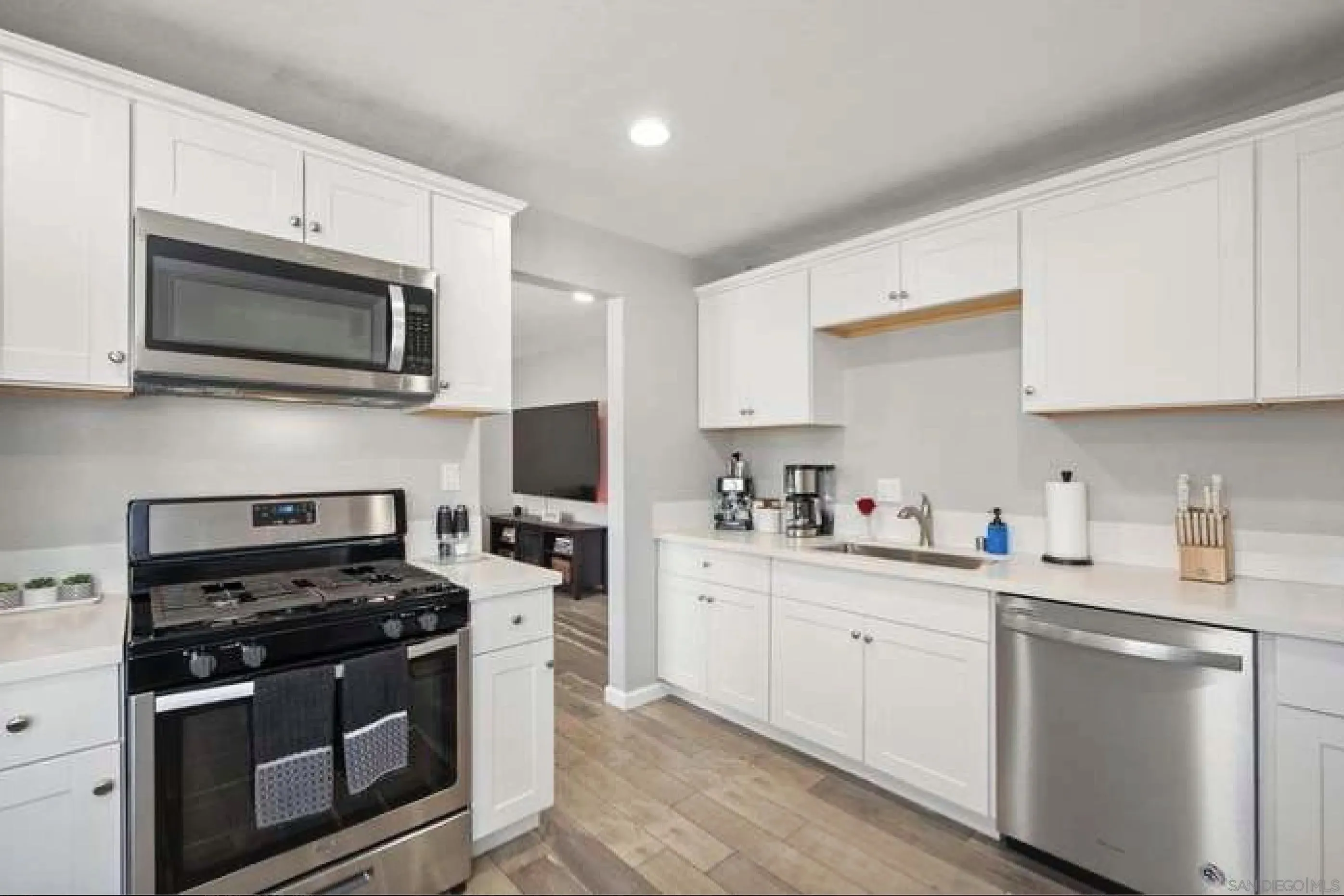 San Diego, California 92114, United States, 5 Bedrooms Bedrooms, ,3 BathroomsBathrooms,Residential,Active,168347