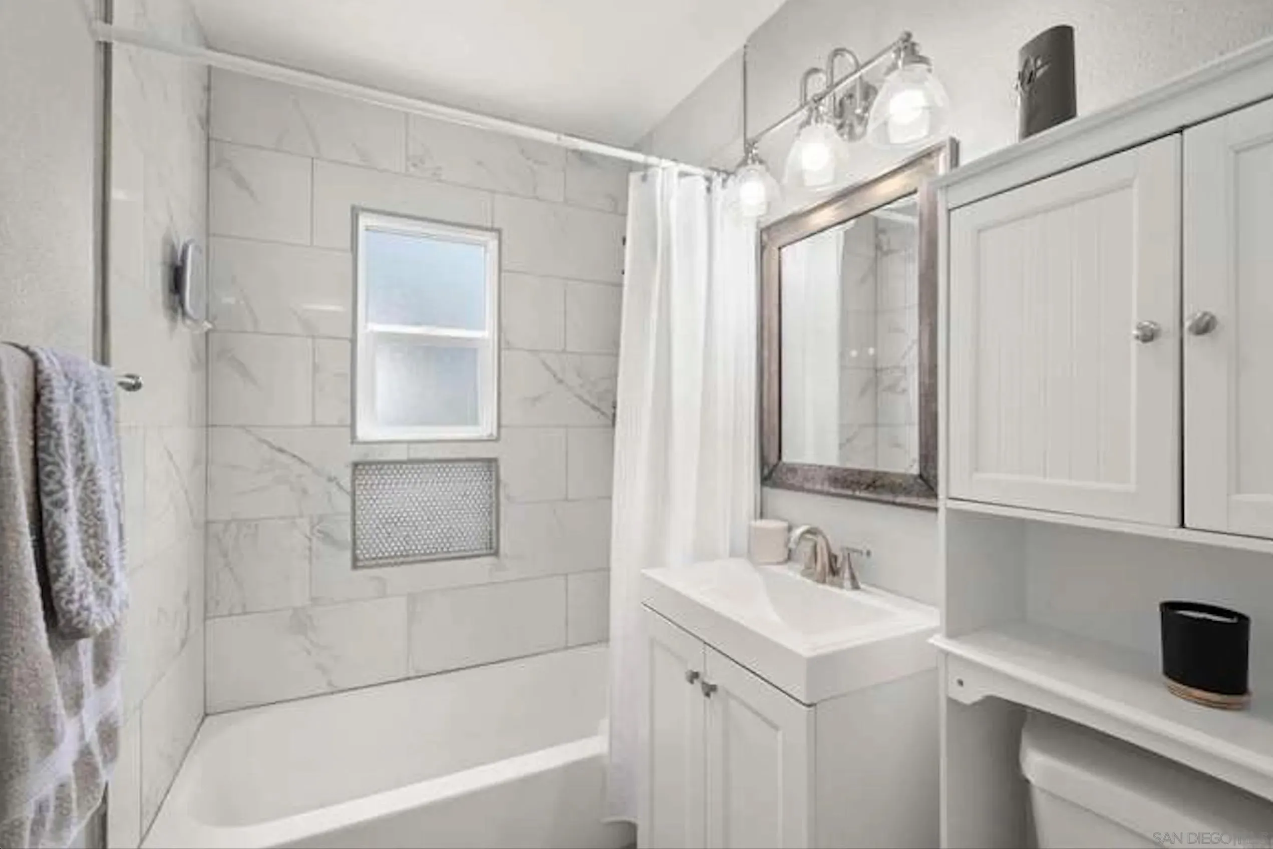 San Diego, California 92114, United States, 5 Bedrooms Bedrooms, ,3 BathroomsBathrooms,Residential,Active,168347