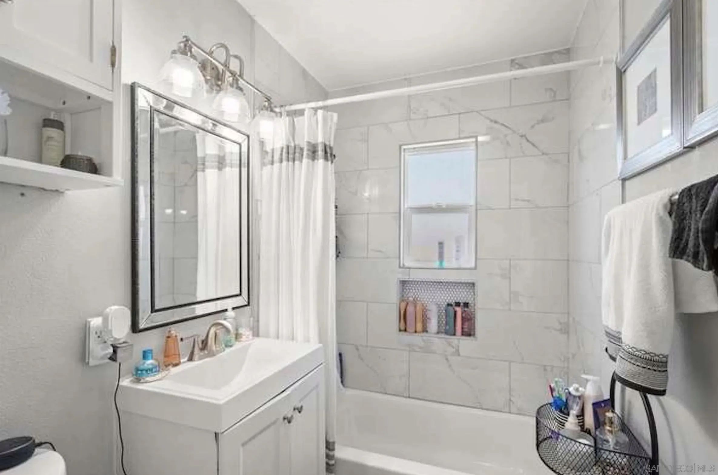 San Diego, California 92114, United States, 5 Bedrooms Bedrooms, ,3 BathroomsBathrooms,Residential,Active,168347