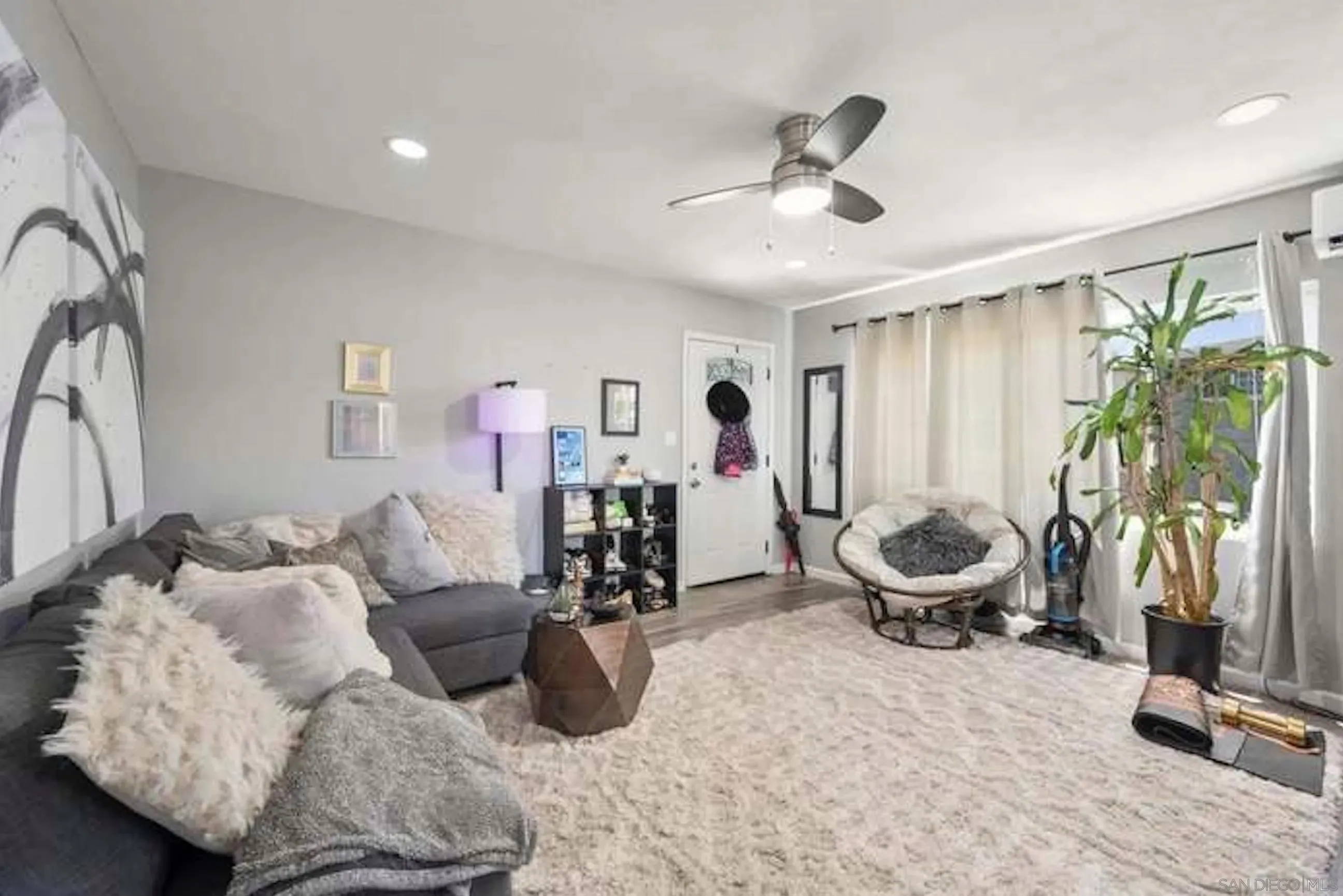 San Diego, California 92114, United States, 5 Bedrooms Bedrooms, ,3 BathroomsBathrooms,Residential,Active,168347