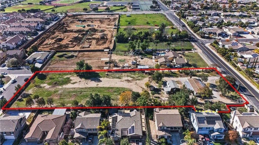 Photo of 41866 Magnolia St, Murrieta, CA 92562 (MLS # DW25278547)