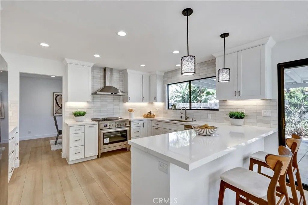 Photo of 5515 Thunderbird Ln, La Jolla, CA 92037 (MLS # PW25247498)