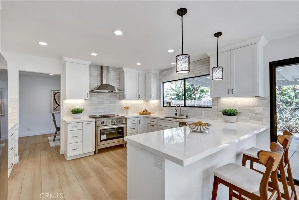 Photo of 5515 Thunderbird Ln, La Jolla, CA 92037 (MLS # PW25247498)