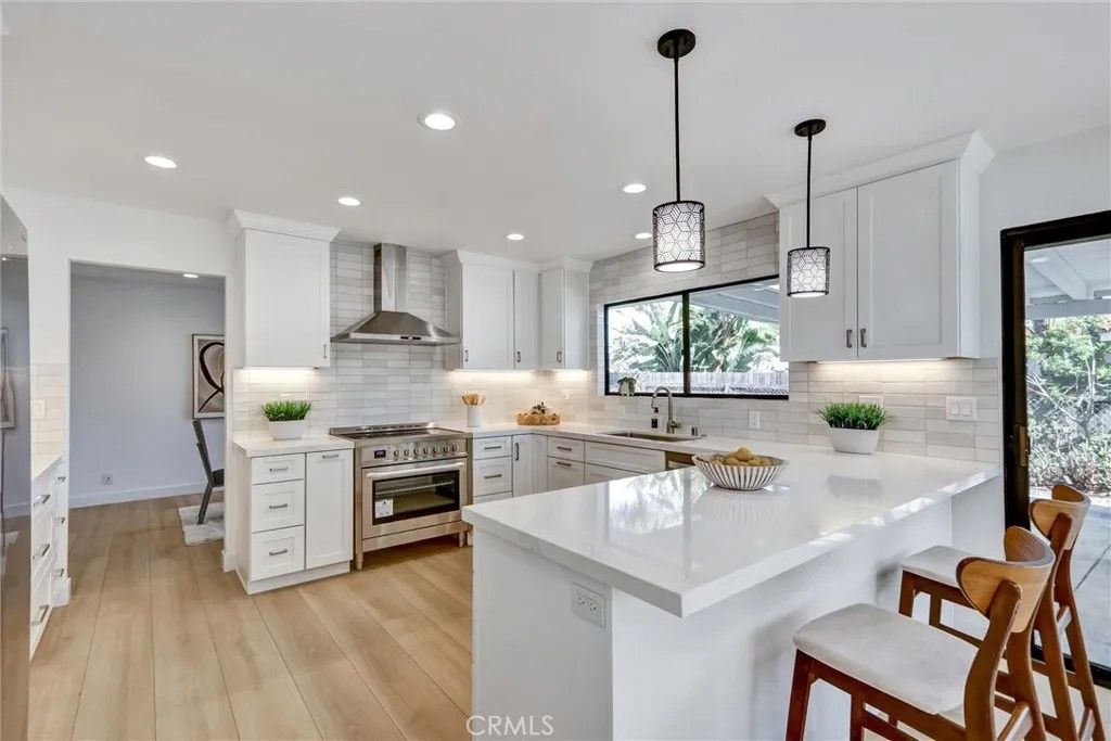 Photo of 5515 Thunderbird Ln, La Jolla, CA 92037 (MLS # PW25247498)