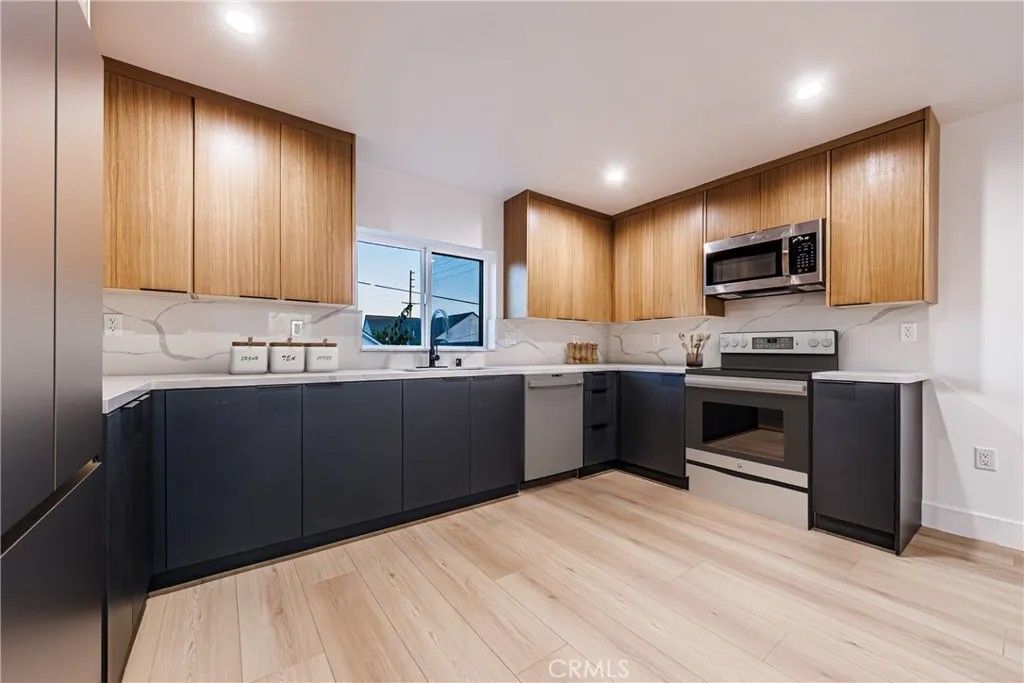 Photo of 1658 S Hayworth Avenue, Los Angeles, CA 90035 (MLS # BB26069126)