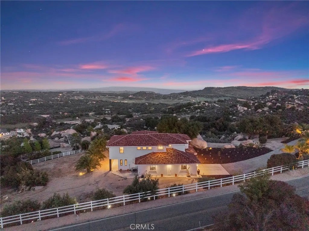 41950 Hacienda Dr