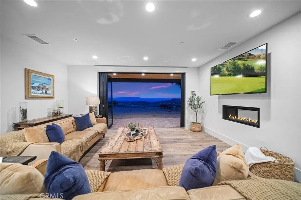 41950 Hacienda Dr