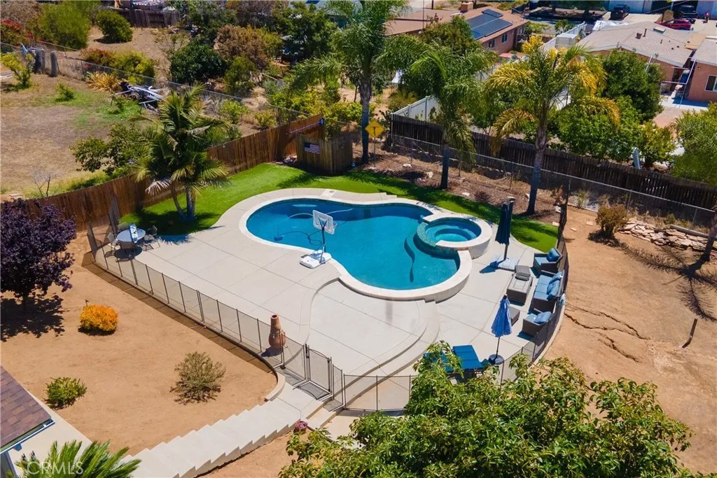 325 Salina Court