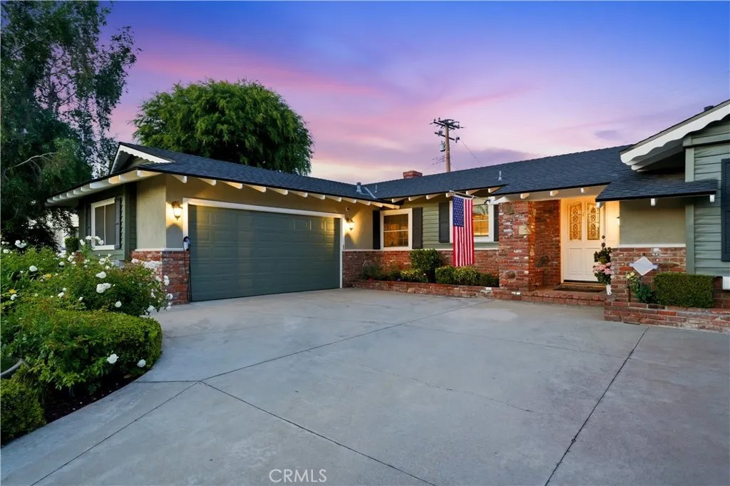 252 S Hacienda