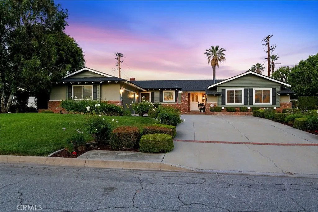 252 S Hacienda