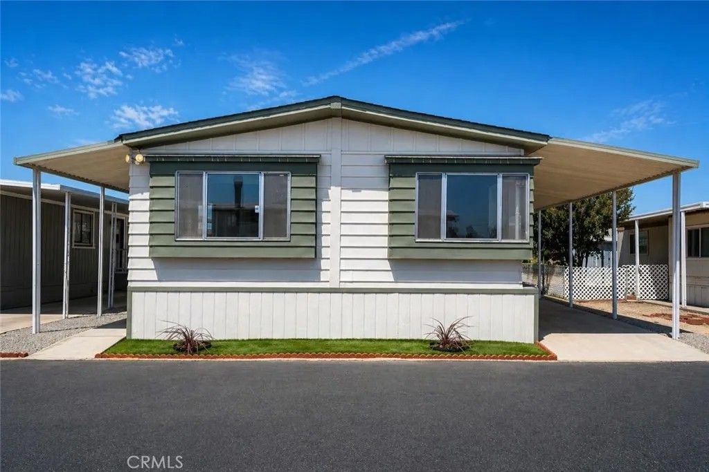 Photo of 530 W Devonshire Ave #19, Hemet, CA 92543 (MLS # SW26089833)