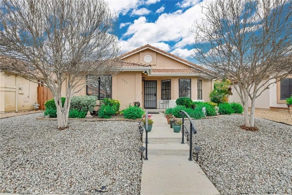 Photo of 732 Alondra Dr, Hemet, CA 92545 (MLS # SW26036513)