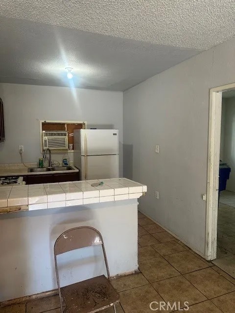 933 N Mountain View