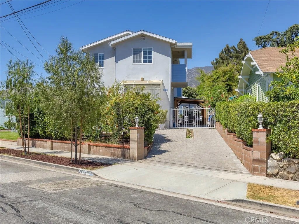 Photo of 3305 Community Avenue, Glendale, CA 91214 (MLS # BB26196276)