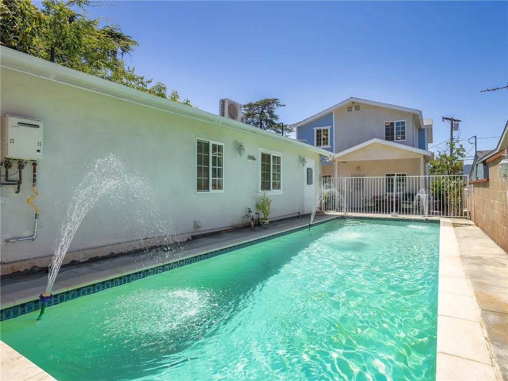 Photo of 3305 Community Avenue, Glendale, CA 91214 (MLS # BB26196276)