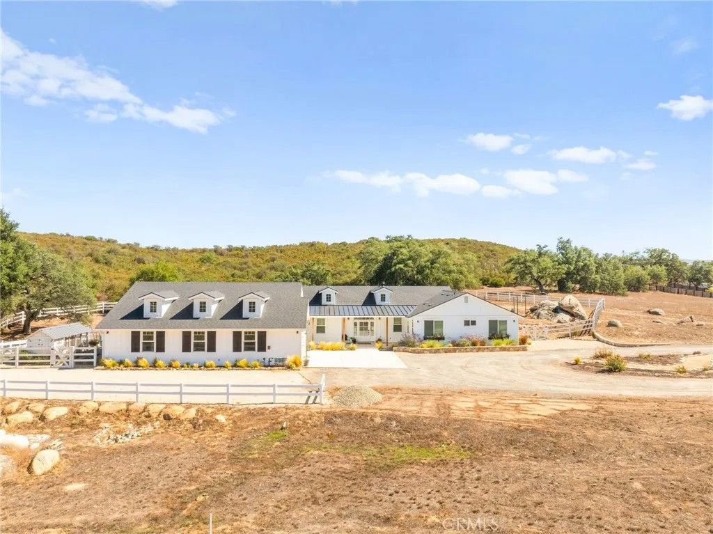 Photo of 41260 De Anna Ranch Road, Murrieta, CA 92562 (MLS # SW25234898)