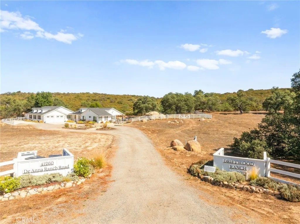 Photo of 41260 De Anna Ranch Road, Murrieta, CA 92562 (MLS # SW25234898)
