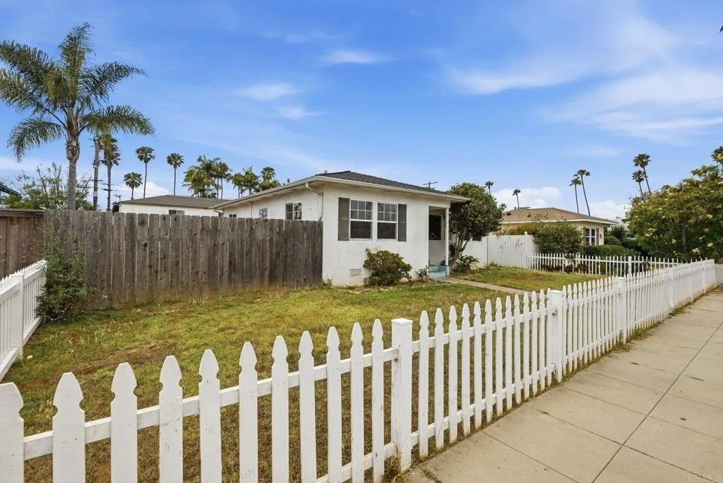 Photo of 1819 S Tremont Street, Oceanside, CA 92054 (MLS # NDP2604549)