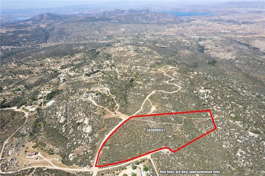 Photo of 1 Oak Drive, Hemet, CA 92544 (MLS # NP26047850)